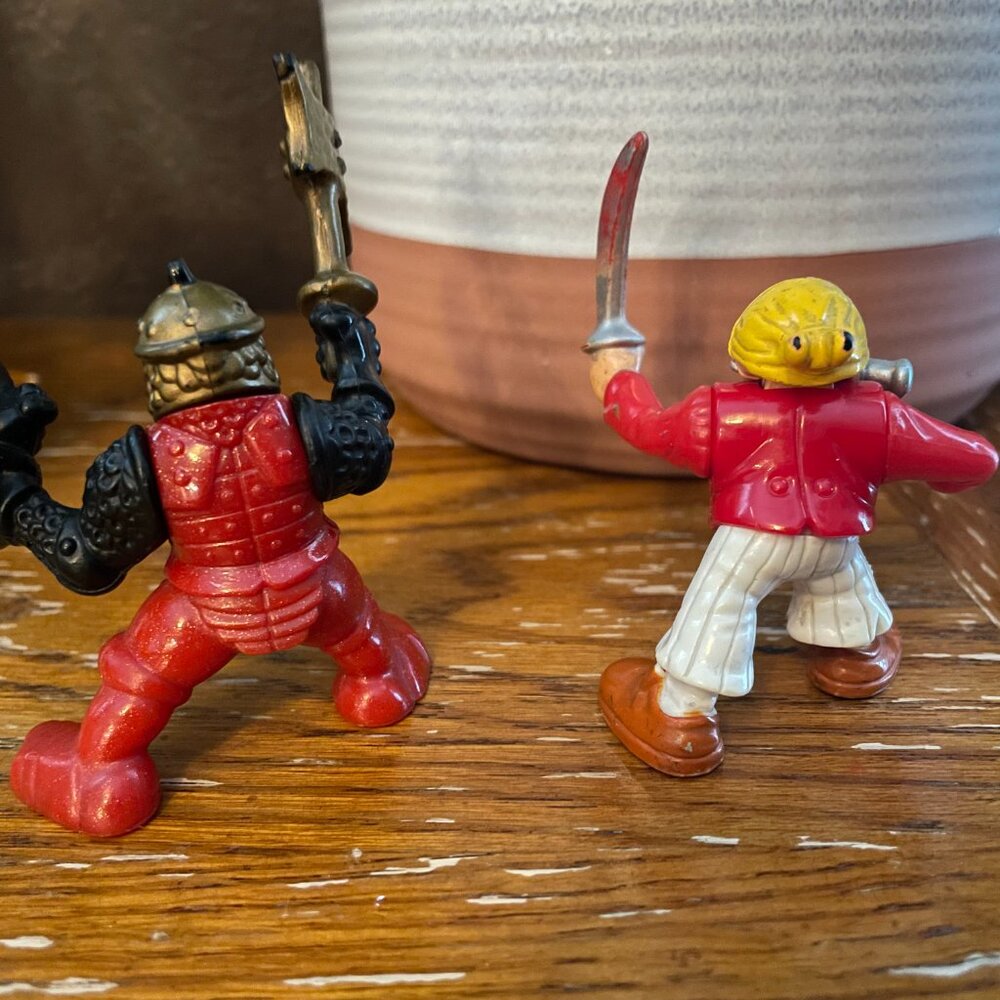 Fisher-Price Pirate w/ Sword & Red Gold Black Knight - Picture 2 of 6